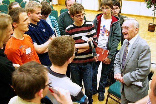 Na naszych obozach, warsztatach i seminariach można spotkać elitę polskiej nauki i kultury. Znakomici artyści i najlepsi naukowcy, oraz najzdolniejsi studenci i doktoranci nieodpłatnie prowadzą zajęcia dla naszych stypendystów.